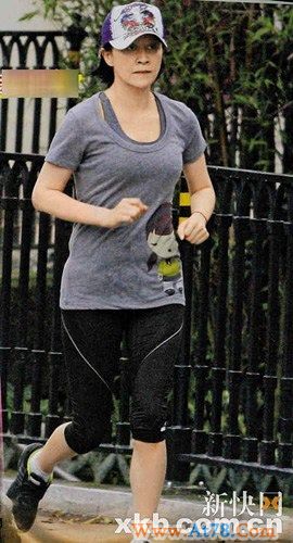 刘嘉玲独自跑步半小时怀孕传言不攻自破(图)