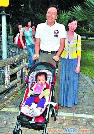 郭台铭携妻女郊游踏青曾馨莹二胎或是女儿(图)