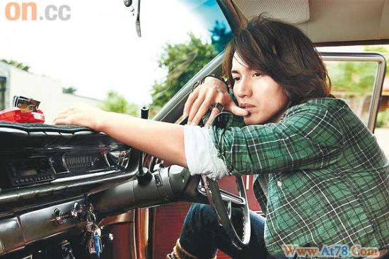 言承旭粘假须拍写真破天荒恋情逐段曝光(图)