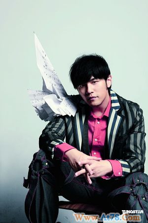 周杰伦被女模陈以庭炒作绯闻满天星卧室成笑话