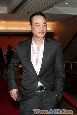 任达华自曝收藏名酒升值十倍示范调制鸡尾酒