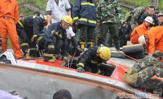 江西发生列车脱线事故已致3人死亡