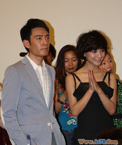 李光洁王珞丹出席艺术展荧屏情侣现场热聊(图)