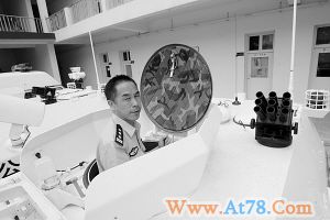 昆明特警配装甲车重达6吨可乘8人(组图)