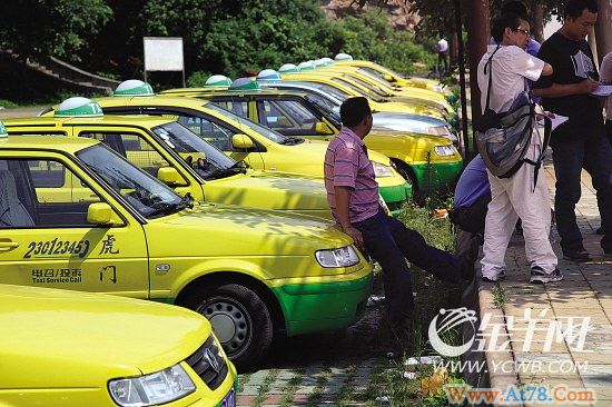 广东东莞两百出租车因质疑钓鱼执法停运