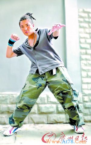 孙楠痛批“伪娘”：刘著不如去参加化装舞会