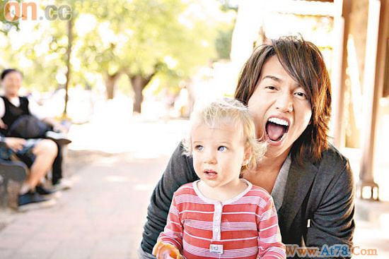 言承旭写真预购称霸东瀛开击掌会答谢粉丝(图)