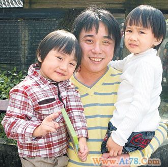 迷你彬人小鬼大漏嘴曝料老爸小彬彬交女友(图)