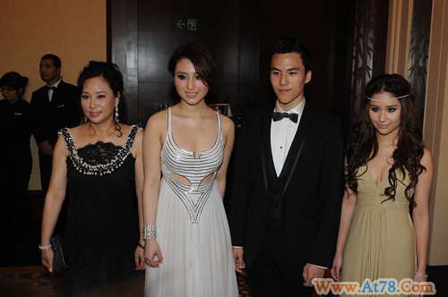 何超云首次得奖感谢父亲与姐姐何超琼同获大奖