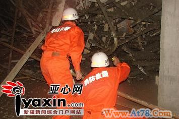 新疆和田在建高层坍塌造成一死九伤(组图)
