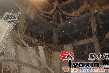 新疆和田在建高层坍塌造成一死九伤(组图)