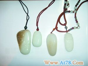 法官清点侯耀文部分遗产玉石名表等现身(组图)