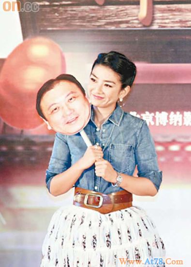 黄奕提起婚讯即装傻谢霆锋心情好想拍喜剧(图)