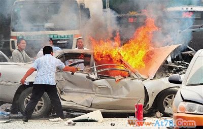 北京1名男子肇事逃逸引发8车连撞6人受伤