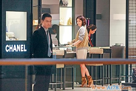 关之琳清爽短发迎夏日豪气秒杀天价名包(图)