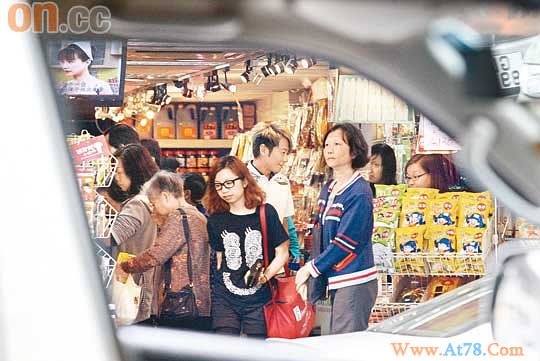 陈美诗低胸色诱男友孙耀威守教规吃斋降火