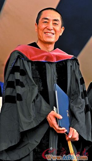 张艺谋获颁美国耶鲁大学荣誉学位(图)