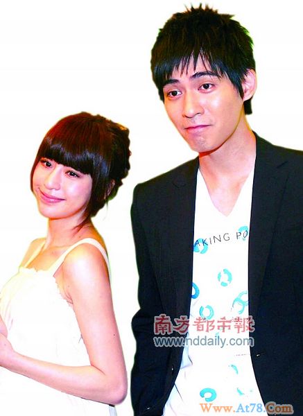 周渝民摇滚歌手附体王心凌不提“初夜门”