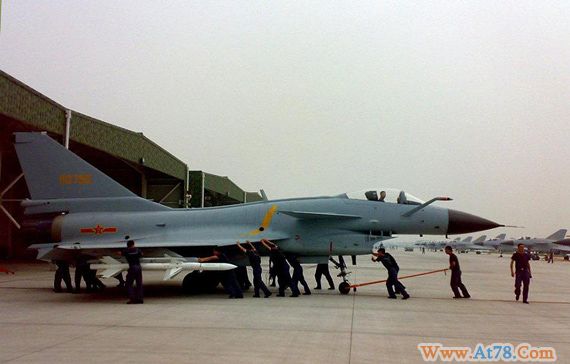 广空飞行员成功处置国产新型战机空中特情