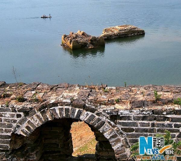 河北潘家口水库“水下长城”主体再次浮出水面(图)