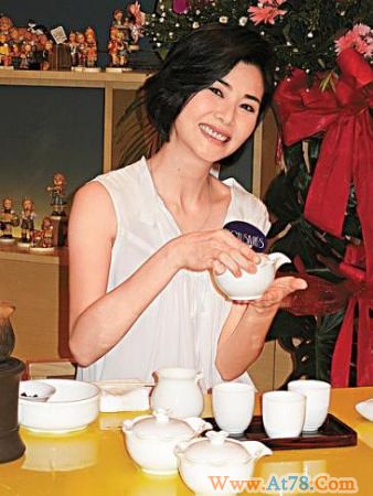 蒙嘉慧否认郑伊健带戒指求婚怕麻烦拒绝生育