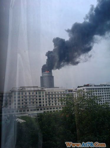 广东省电台顶楼13层发生大火(组图)