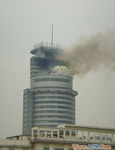 广东省电台顶楼13层发生大火(组图)