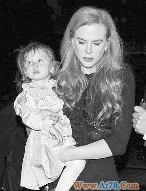 好莱坞公主团过儿童节千奇百怪星爸妈乐此不疲