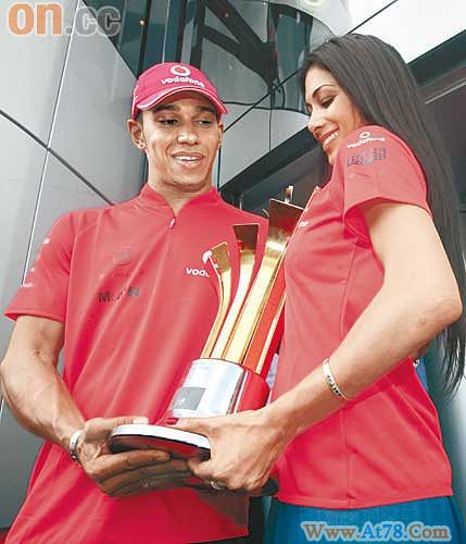 传车手汉密尔顿与性感小野猫成员妮可将结婚