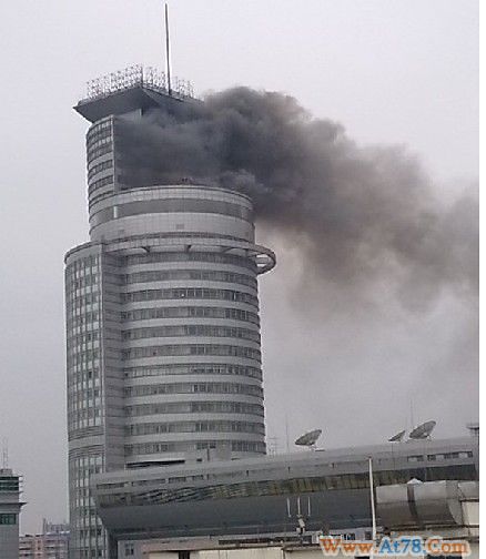 广东省电台顶楼突发大火 目前伤亡不明(组图)