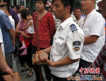 河北邢台城管与银行职员发生械斗 5人伤势严重