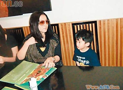 张柏芝极速瘦身准备复工Lucas乖巧陪逛街(图)