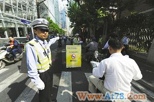 上海3200余交警疏导高考考点周边交通(图)