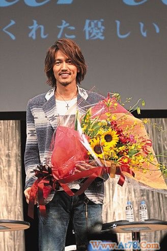 言承旭日本拍卖戏服捐儿童自曝曾被公车撞伤