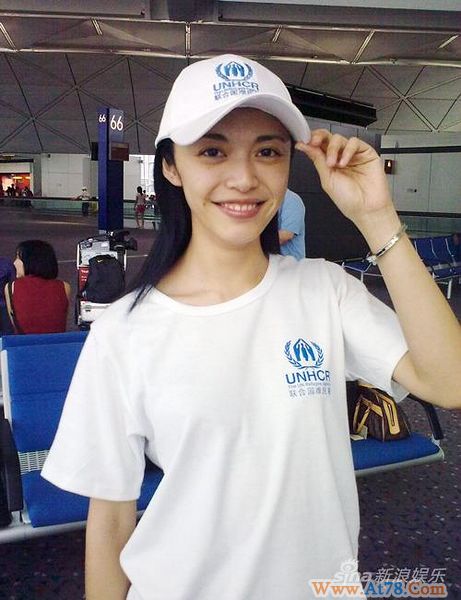 姚晨素颜探访马尼拉受邀代言联合国难民署(图)
