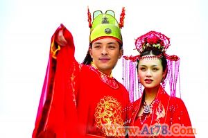 富大龙年初与重庆籍女演员饶敏丽登记结婚