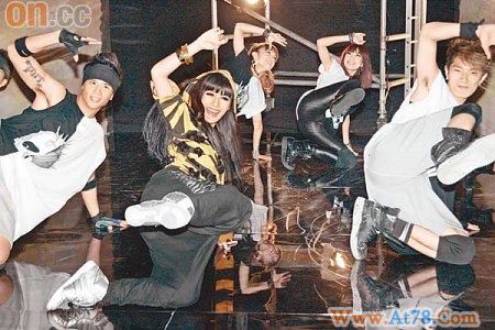 江若琳投保百万叠起人肉金字塔踩胸口