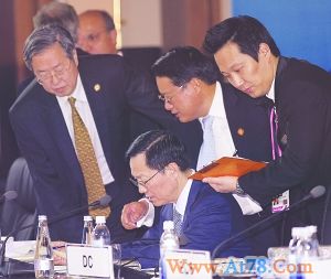 周小川:刺激政策退出取决国内情况