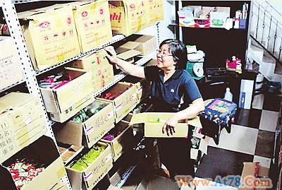 赶时髦开网店 六旬老太创业也“疯狂”(图)