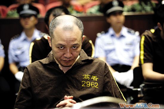 广州黑老大伍志坚受审否认涉黑(图)