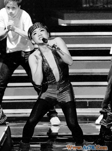 王祖蓝恶搞阿Sa遭投诉成港版最红“伪娘”(图)