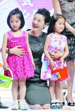 徐帆为儿童发起M计划带养女上镜推广活动(图)