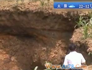 四川长宁发生塌陷地质灾害现28个天坑
