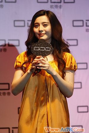 范冰冰否认有新恋情称渴望简单的爱