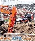 北京小区工地内挖出300余枚炸弹(组图)