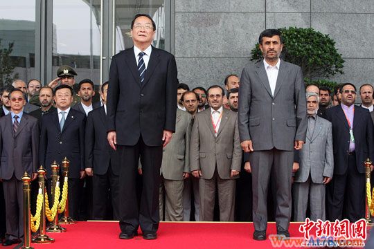 组图：伊朗总统内贾德出席伊朗国家馆日活动