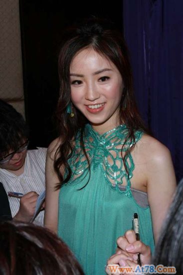 “翻版汤唯”李文煊成港姐大热(图)