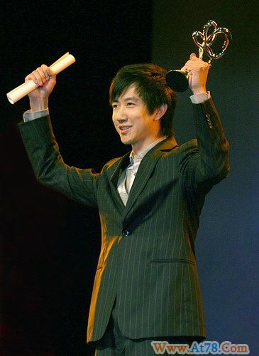 李小冉发声明谈鄢颇事件：四年来经历威胁恐吓