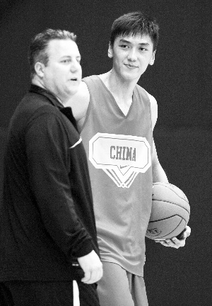 兽兽牵手门男主角“被离队”夜间外出未告假