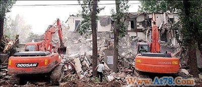 北京拆除蚁族聚居地唐家岭村违章建筑(图)